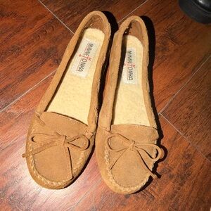 Minnetonka Suede Moccasin Flats in Camel Brown with Bow